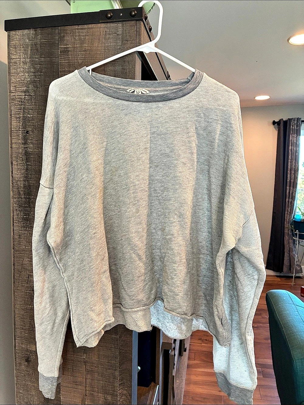 American Eagle Outfitters Gray Long Sleeve Sweatshirt XL